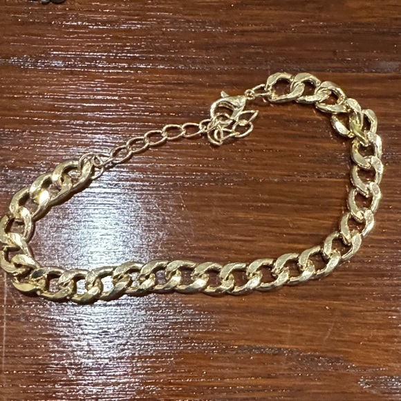 Jewelry - Elegant Gold Tone Cuban Chain Bracelet